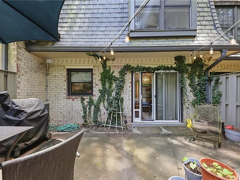 174 Maribeau Sq NW — Photo 26