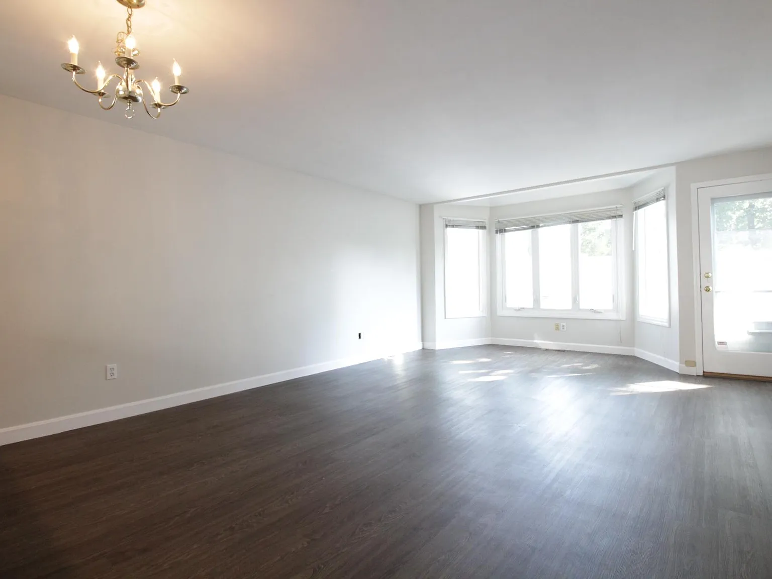 3 bed, 2.5 bath, $4,000 — Photo 2