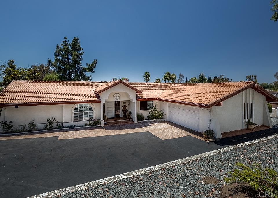 1st image of 1556 Shadow Knolls Dr