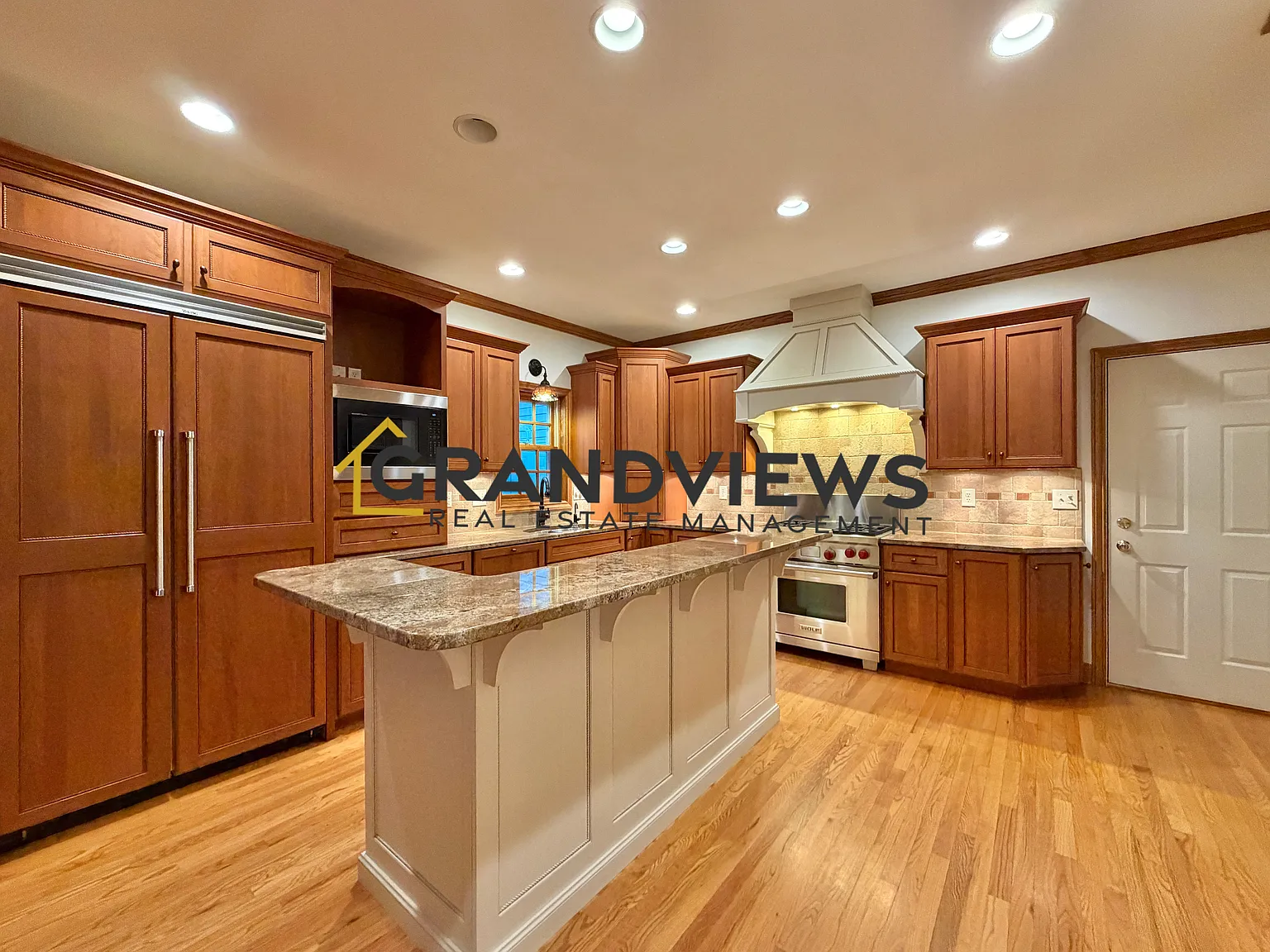 4 bed, 4212 sqft, $4,400 — Photo 3