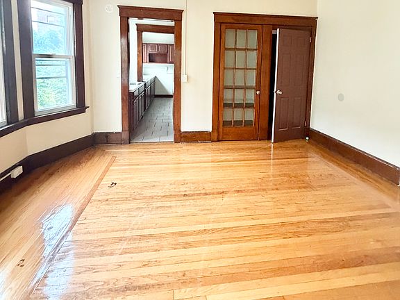 5th image of 390 Ellsworth Ave #2C