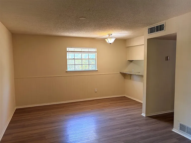 312 E 43rd St #201 — Photo 3