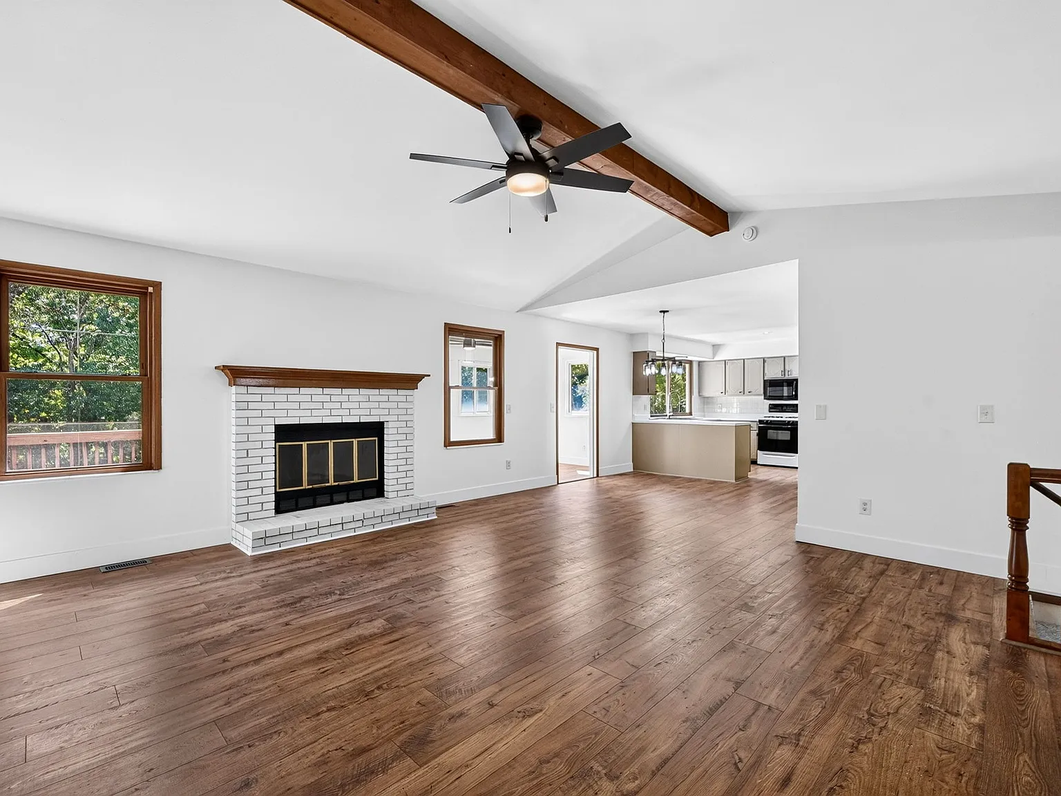3 bed, 1385 sqft, $2,995 — Photo 2