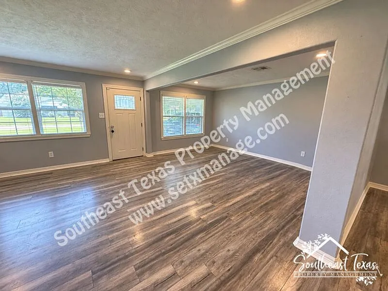 3 bed, 2.0 bath, 2200 sqft, $2,450 — Photo 3
