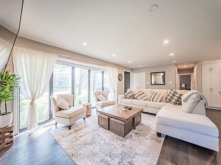 1277 Gainsborough Dr — Photo 1