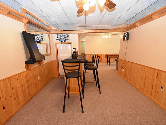 5th image of 221 Arlington Ct