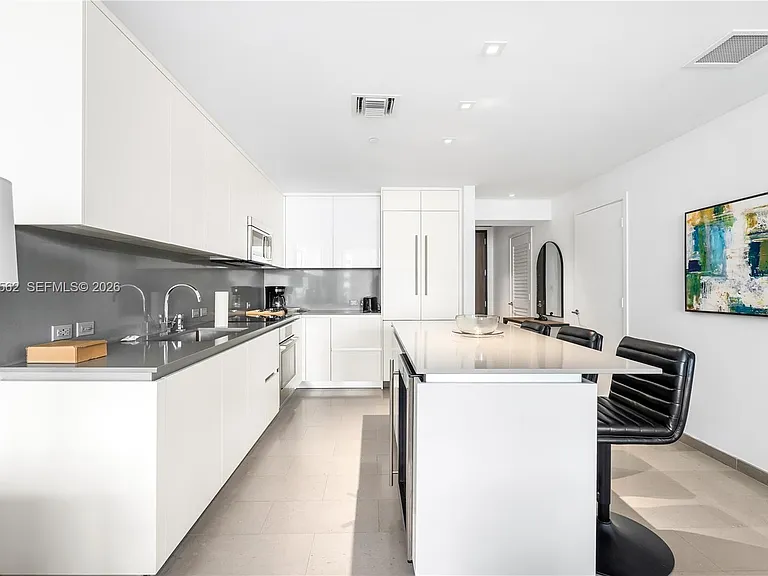 88 SW 7th St #1006 — Photo 5