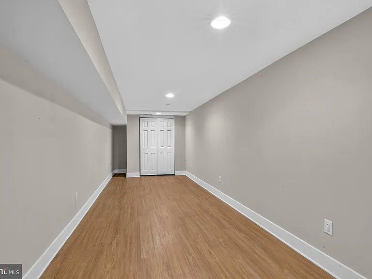 2336 W Thompson St — Photo 27