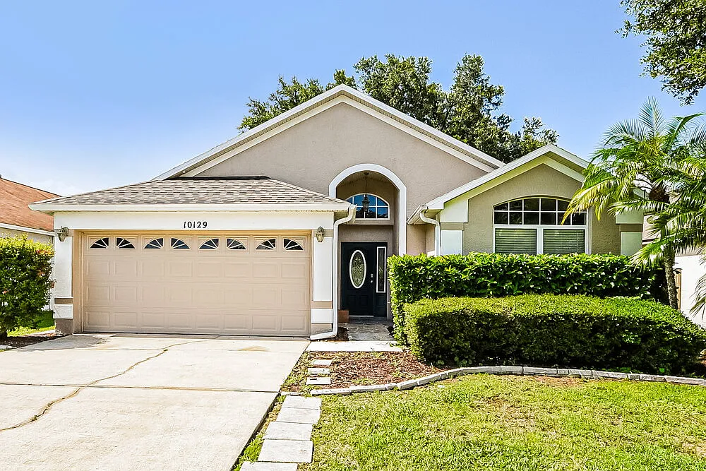 4 bed, 2.0 bath, 1912 sqft, $2,480 — Photo 1
