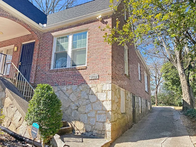 1739 Sylvan Rd SW — Photo 3