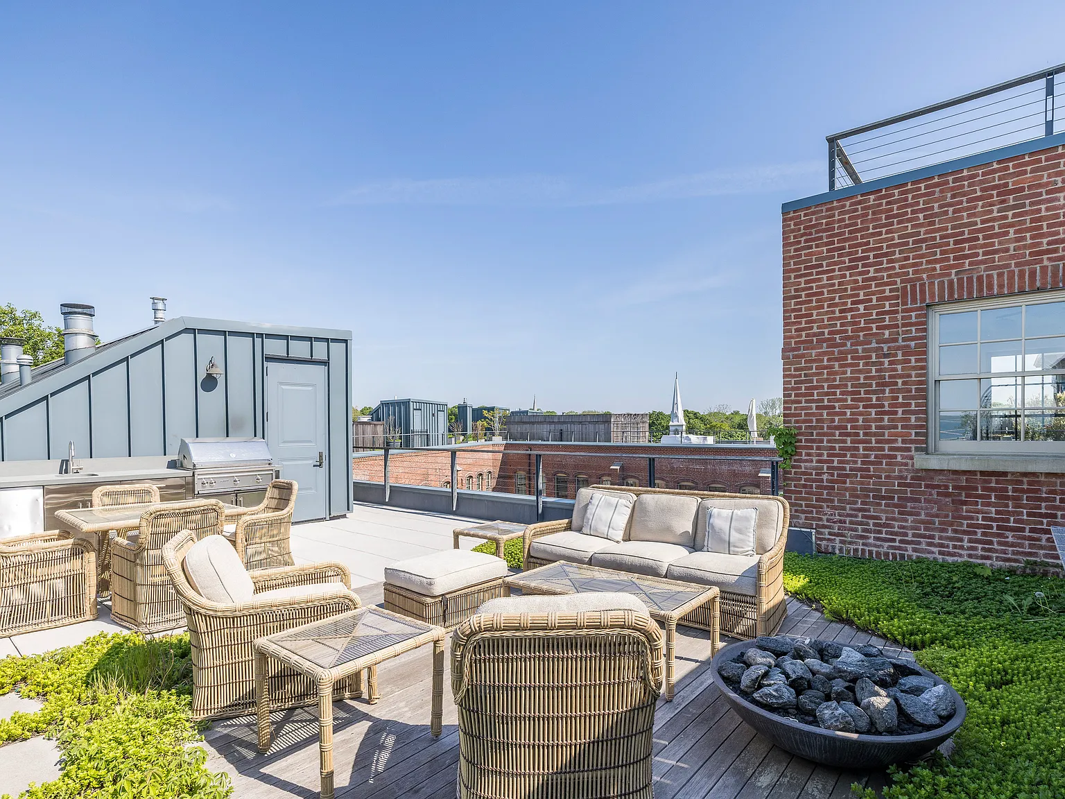 Watchcase Factory Penthouse With Roof Top Terrace & Killer Views — Photo 4