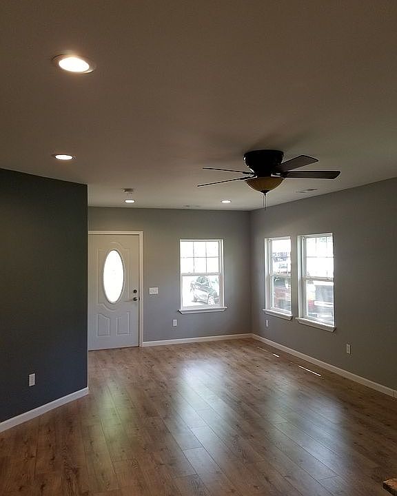2nd image of 1662 Edwin Dr
