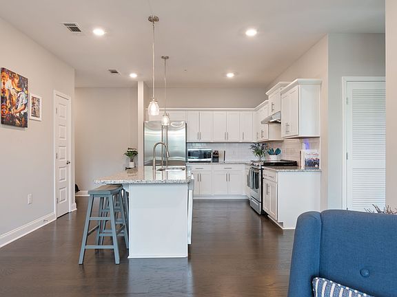 5th image of 700 Vintage Green Ln #205