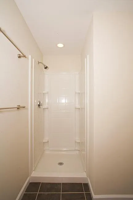 4 bed, 9999 sqft, $4,600 — Photo 4