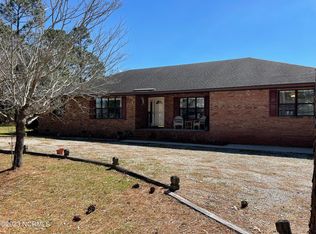 949 Eden Dr, Southport, NC 28461