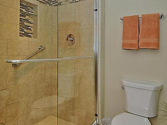 5th image of 2715 Berryland Dr