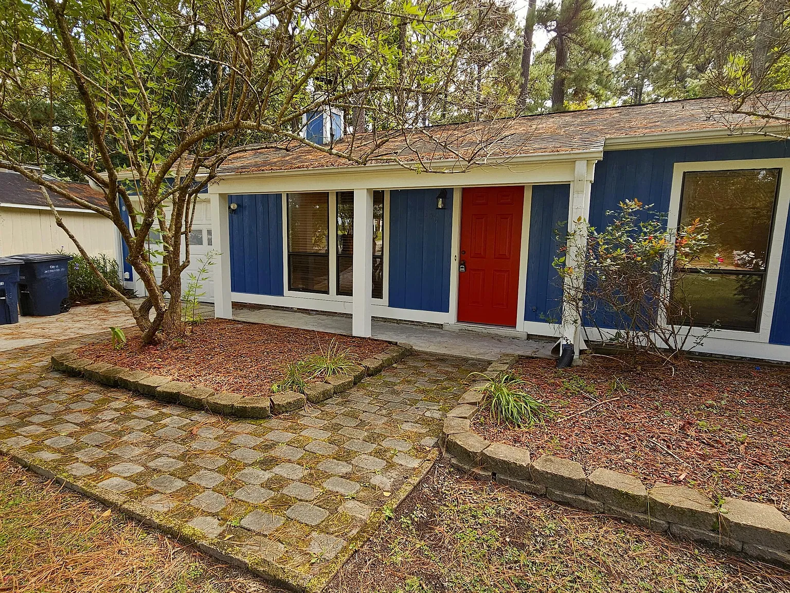 3 bed, 1.0 bath, $1,425 — Photo 2