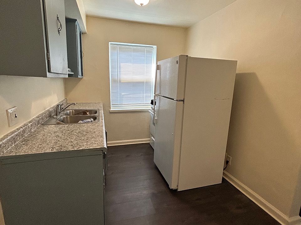 2nd image of 638 Redwood Ave APT 4