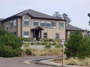 35 Bambi Ct, Florence, OR 97439