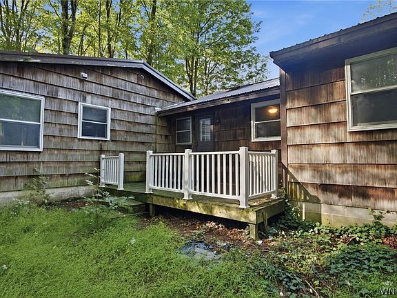 3rd image of 3344 Merle Rd