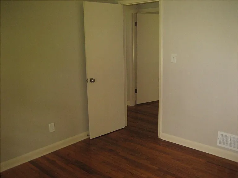 890 Brackett Rd — Photo 3