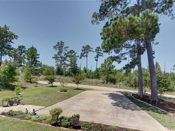 5th image of 147 Lakeside Dr