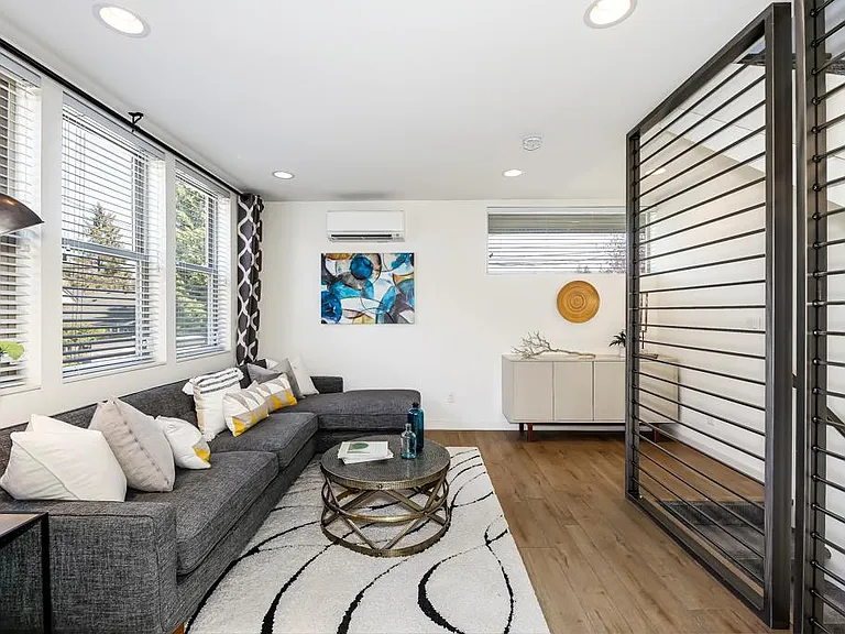 4038 California Ave SW — Photo 8