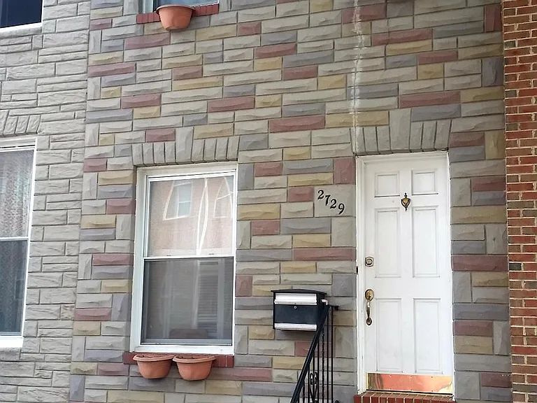 2729 Fait Ave — Photo 2