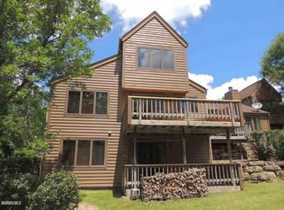 19 Farmstead Dr, Galena, IL 61036