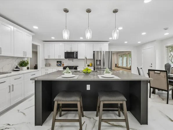 7711 Meadowvale Dr, Houston, TX 77063