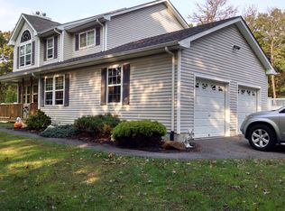 4 Jackson Ave, Hampton Bays, NY 11946