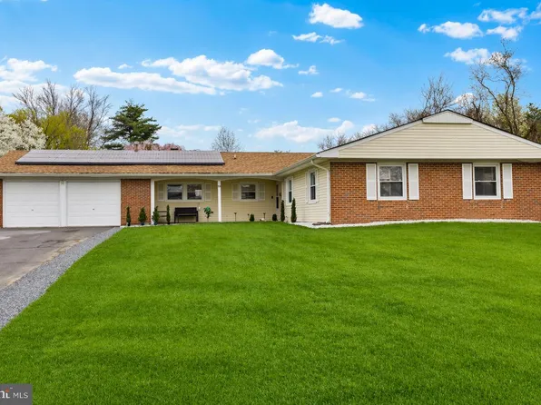 10 Thornhill Ct, Willingboro, NJ 08046