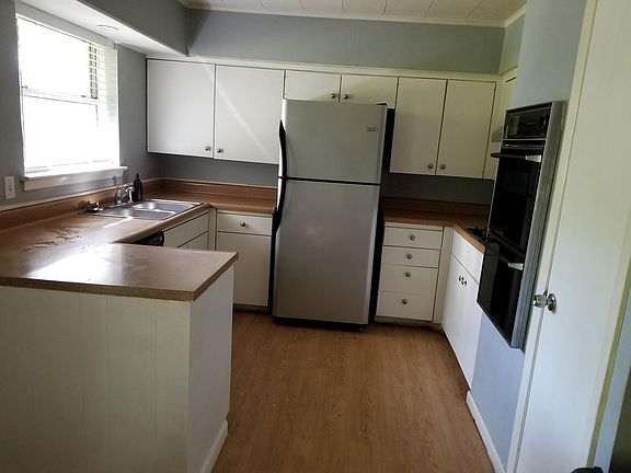 2nd image of 325 Brookwood Dr