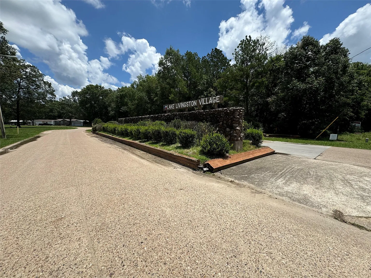 2 bed, 2.0 bath, 1320 sqft, $1,425 — Photo 2
