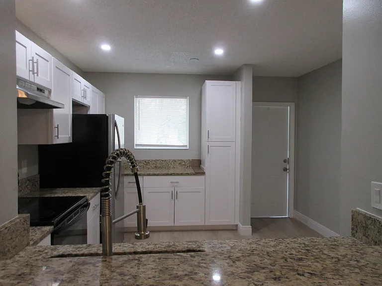 11448 NW 42nd St — Photo 3