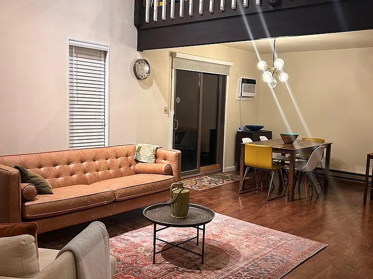 218 Sunlight Dr — Photo 2