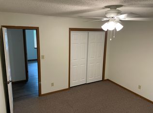 6336 SW 11th St, Topeka, KS 66615