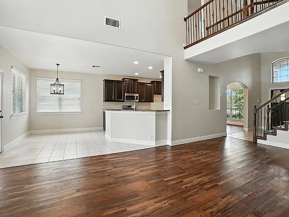 5th image of 2404 Sabine Cir