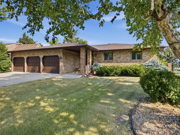 120 Prairiewood Dr S, Fargo, ND 58103