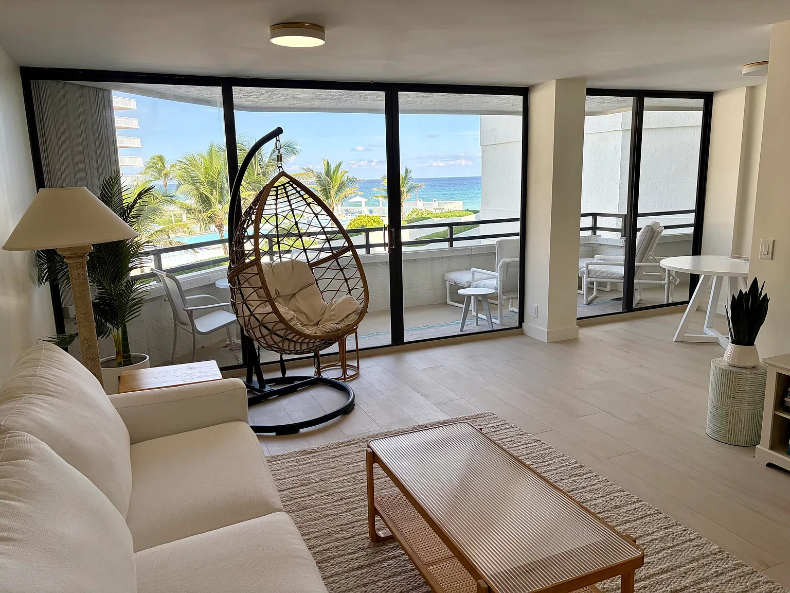 2 bed, 2.0 bath, 1380 sqft, $7,500 — Photo 2