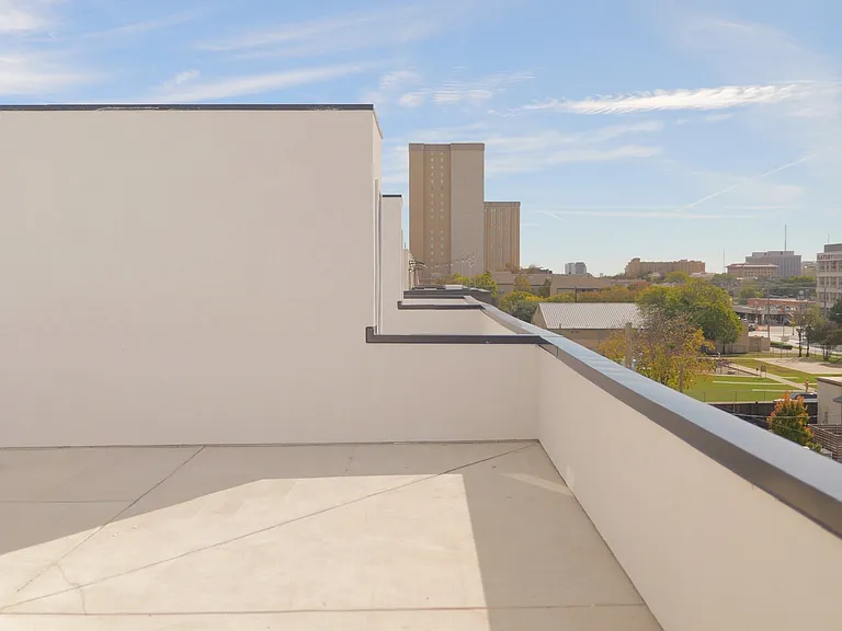4200 Munger Ave #1 — Photo 12