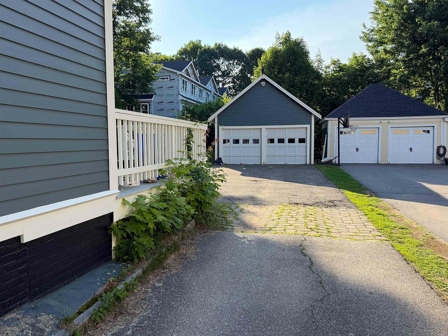 3 bed, 2.5 bath, 2049 sqft, $5,000 — Photo 4