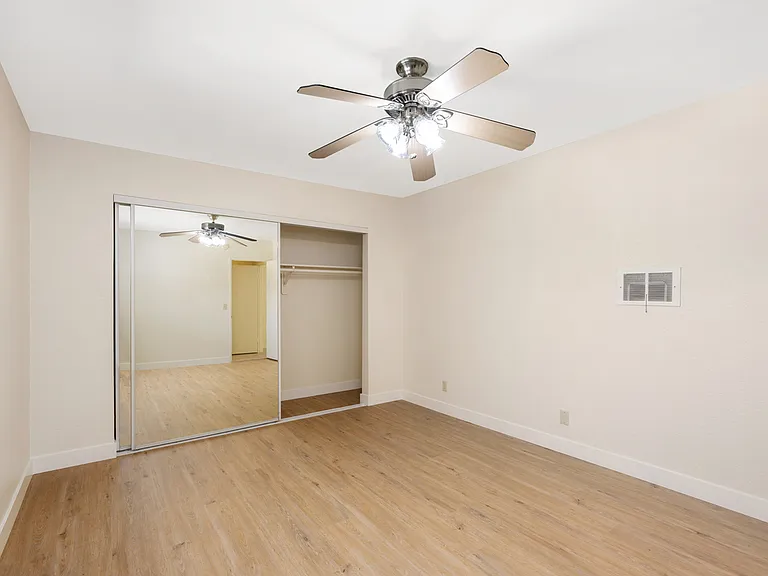 7013 Haskell Ave #203 — Photo 10