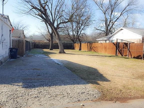 5th image of 2745 Carnation Ave