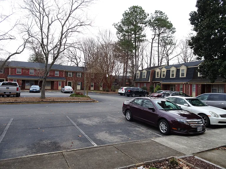 411 Hustings Ln #C — Photo 12