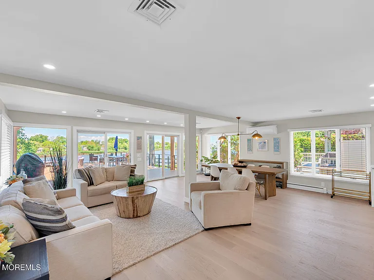 637 Beacon Blvd — Photo 6