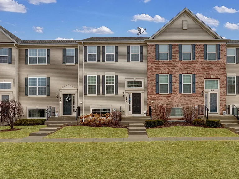 214 Lionel Dr — Photo 1