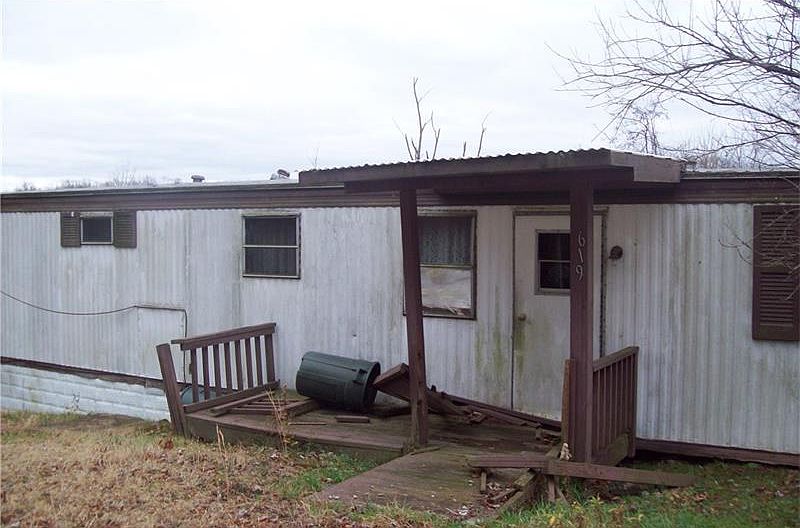 2nd image of 615 Filbert Heights Rd