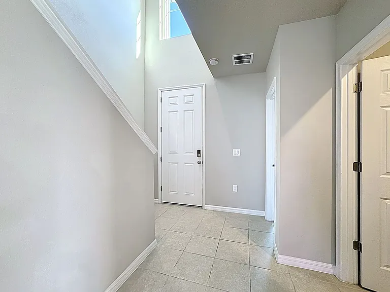 5251 Meredrew Ln — Photo 6