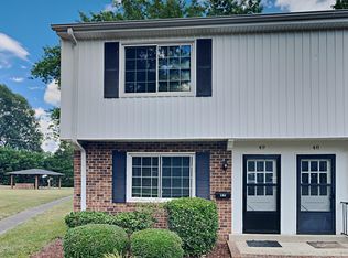 1002 Willow Dr #APR-49, Chapel Hill, NC 27514